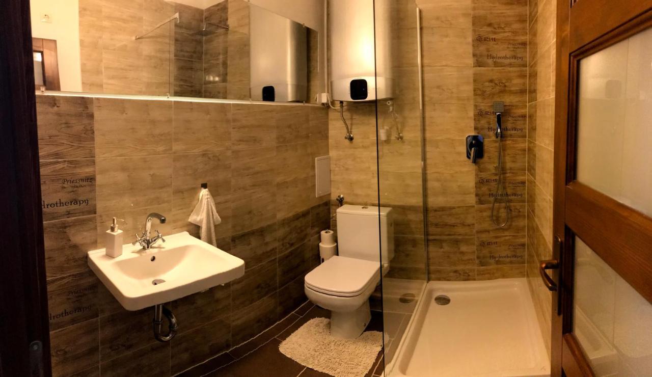 Appartement Dany Rose Apartman à Eger Extérieur photo